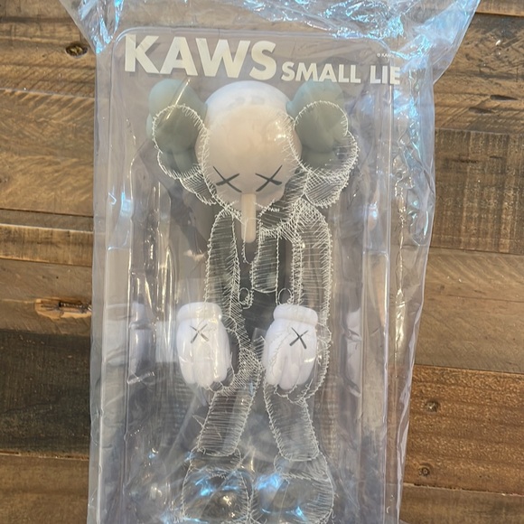 Unopened KAWS Small lie in brown, pristine condition - Picture 2 of 6